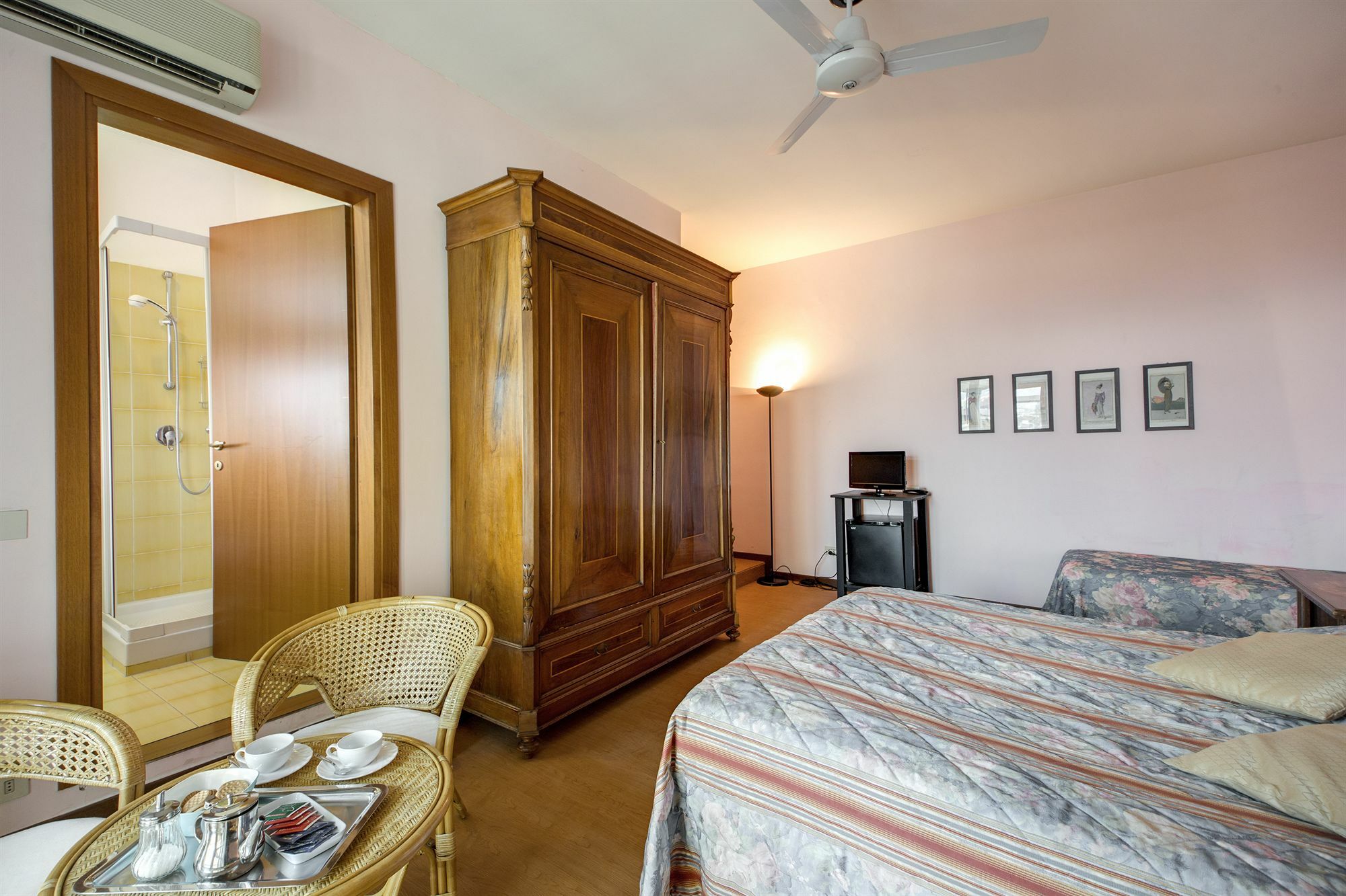 Residenza Giulia Hotel Florence Buitenkant foto